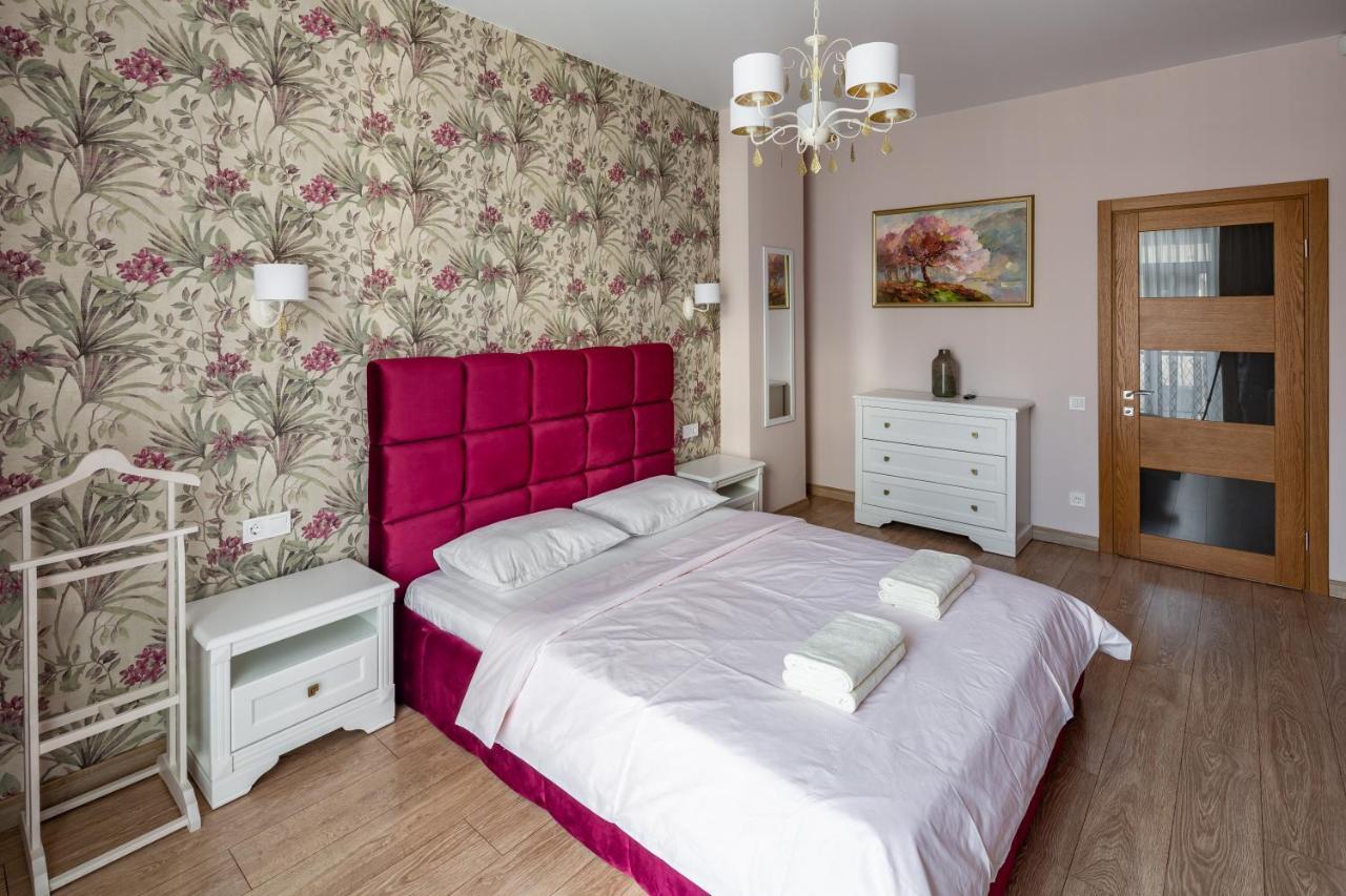 Appartement Romari Гнатюка 3 à Lviv Extérieur photo